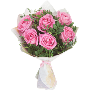 Букет из семи розовых роз в упаковке